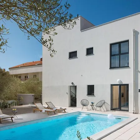 Val Villa